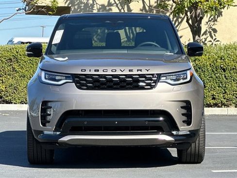 New 2025 Land Rover Discovery Dynamic SE image 8