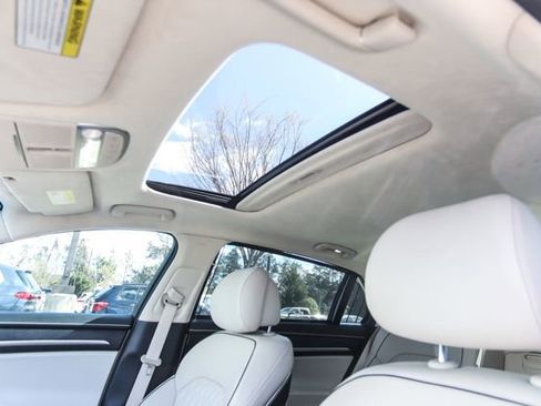 Used 2020 Genesis G90 3.3T Premium image 34