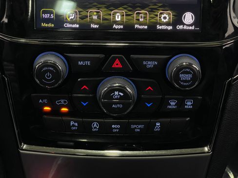 Used 2020 Jeep Grand Cherokee Limited X image 25