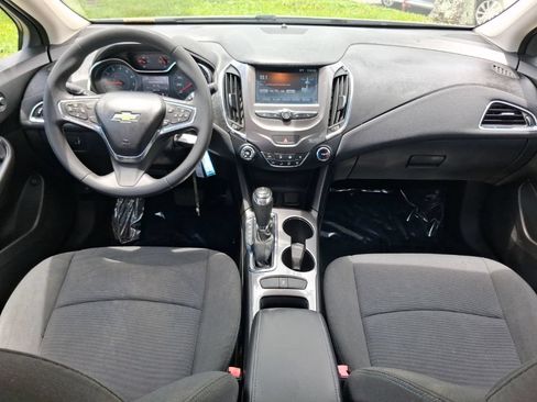 Used 2017 Chevrolet Cruze LT FWD image 8