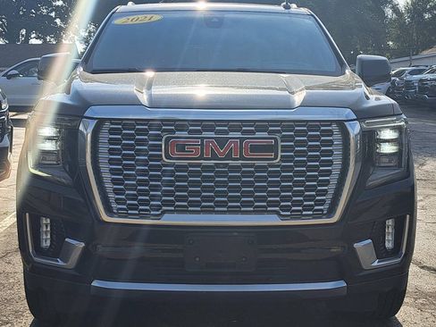 Used 2021 GMC Yukon XL Denali w/ Denali Premium Package AWD/4WD image 3