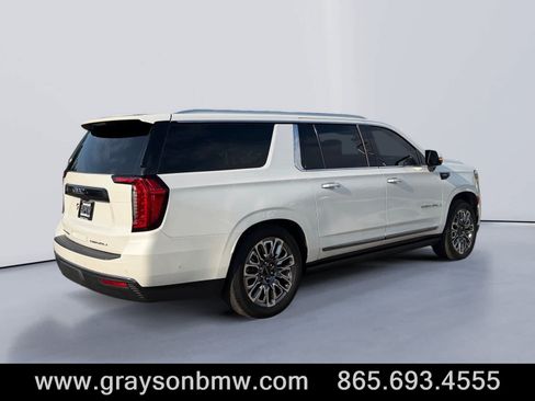 Used 2024 GMC Yukon XL Denali Ultimate AWD/4WD image 3