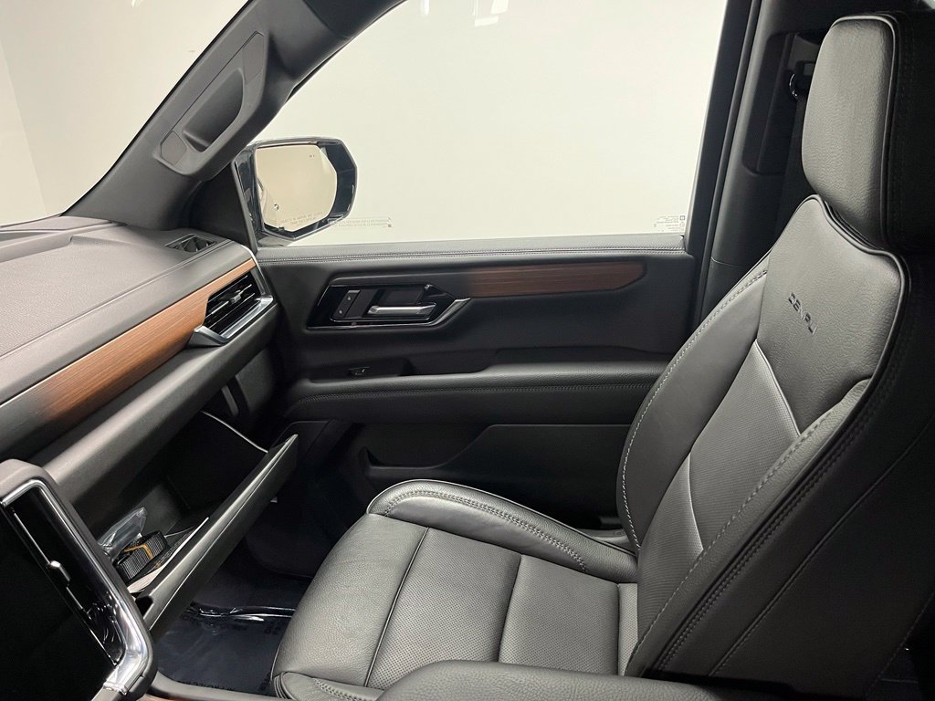 Used 2025 GMC Yukon Denali w/ LPO, Floor Liner Package AWD/4WD image 40