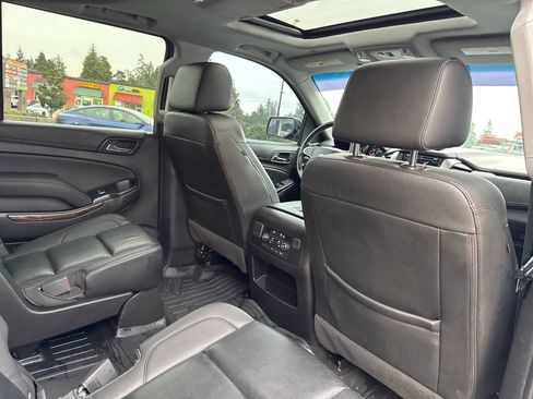 Used 2018 Chevrolet Suburban LT image 19
