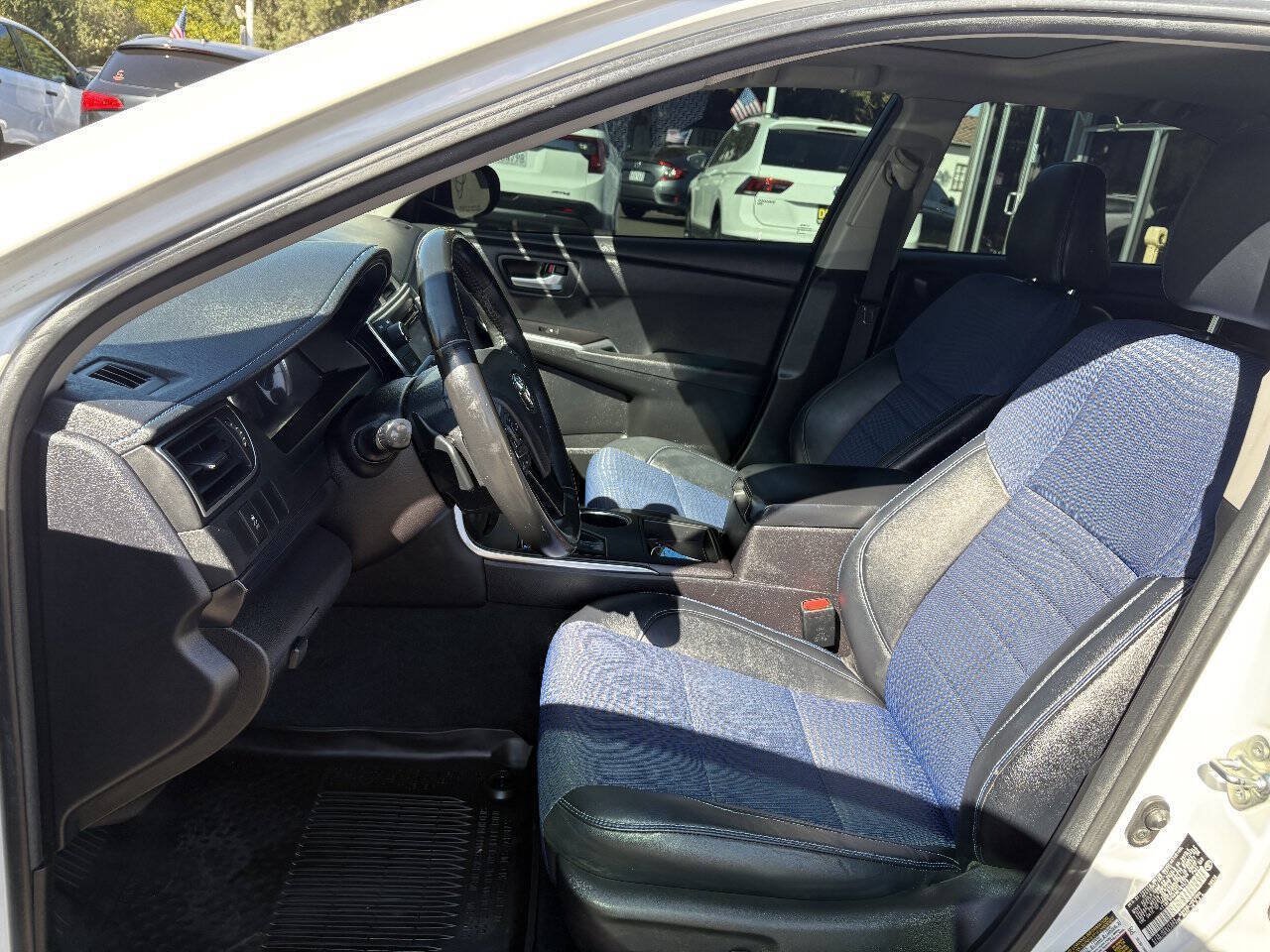 Used 2016 Toyota Camry SE FWD image 16