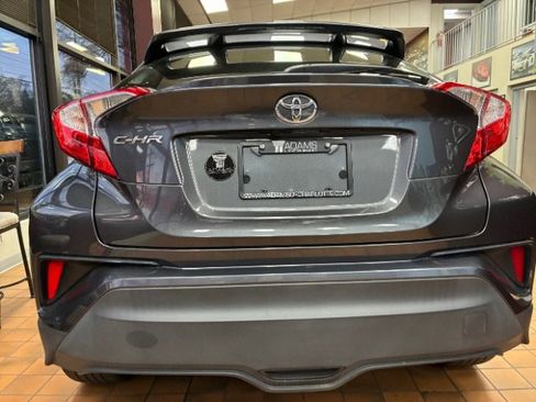 Used 2021 Toyota C-HR XLE image 10