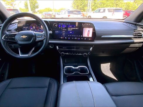 Used 2025 Chevrolet Traverse LT w/ LPO, Floor Liner Package FWD image 15