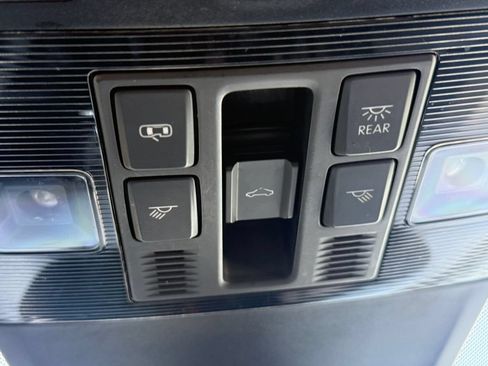 Used 2023 Volkswagen Tiguan SE R-Line AWD/4WD image 32