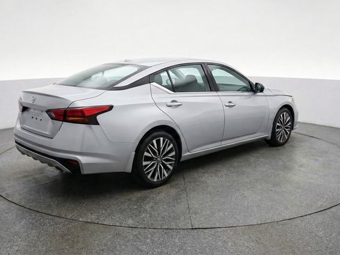 Used 2025 Nissan Altima 2.5 SV image 9