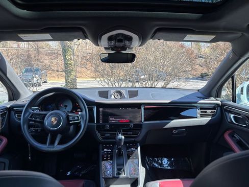 Used 2023 Porsche Macan S image 11