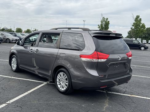 Used 2014 Toyota Sienna XLE w/ Entertainment Package FWD image 10