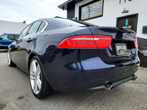 Used 2017 Jaguar XE Prestige image 3