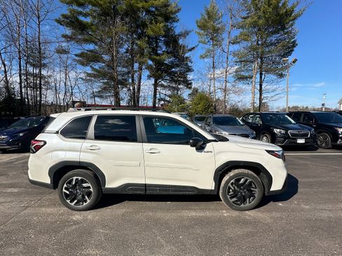 Used 2025 Subaru Forester Premium image 4