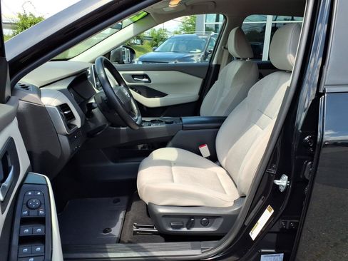 Used 2025 Nissan Rogue SV AWD/4WD image 17