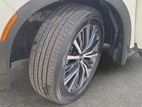 Used 2024 INFINITI QX60 Sensory w/ Cargo Package image 32