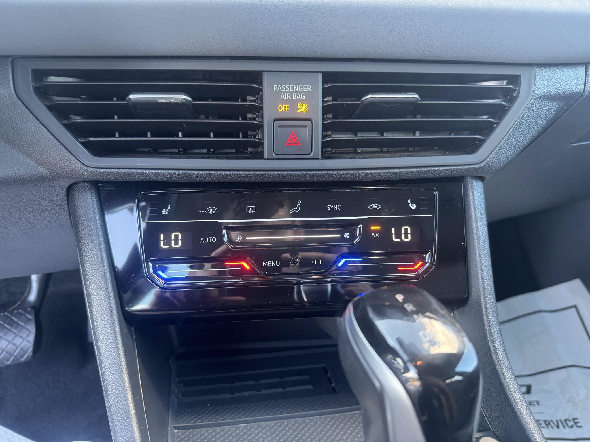 Used 2025 Volkswagen Jetta SE FWD image 19