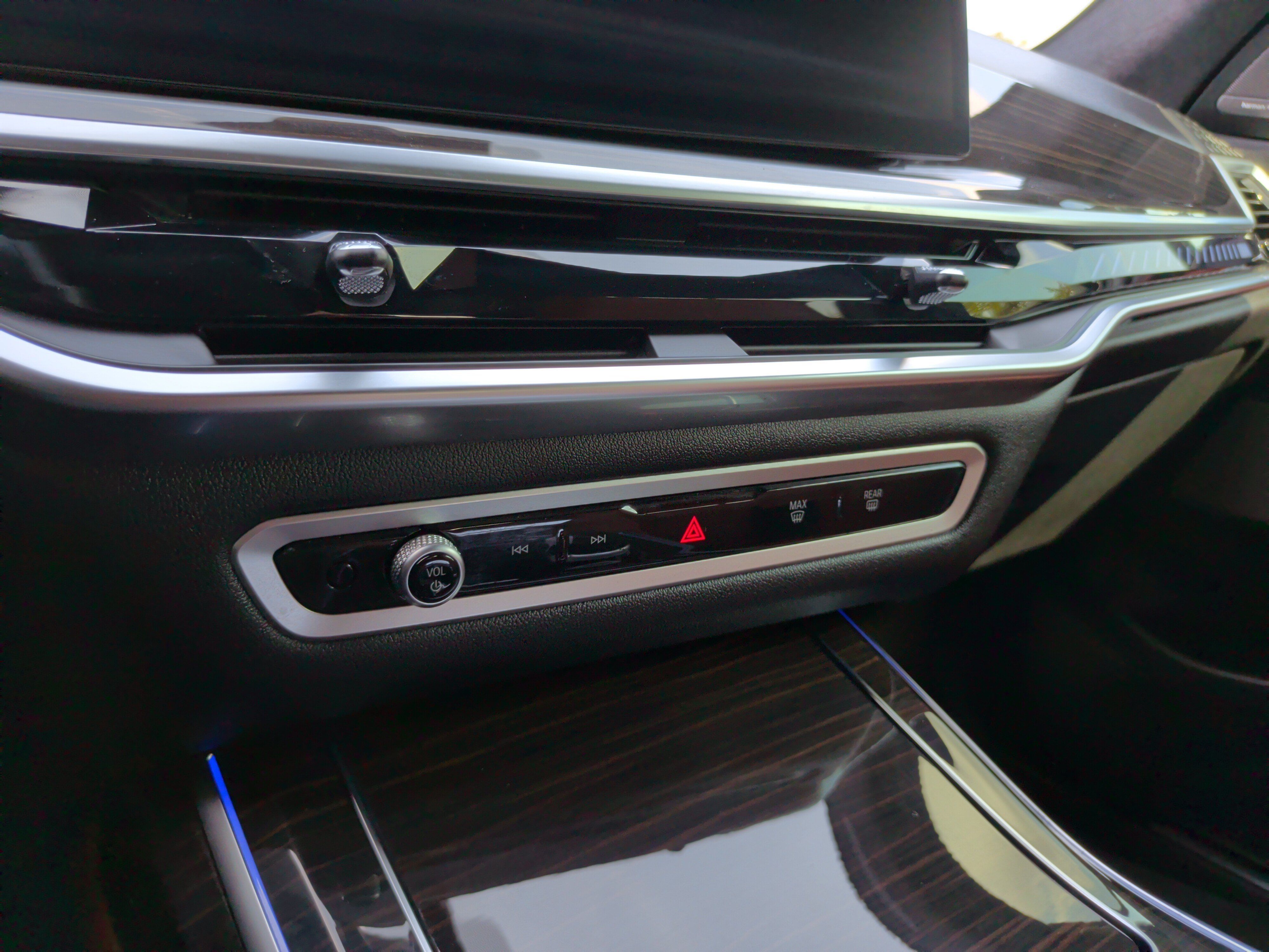 Certified 2024 BMW X7 M60i AWD/4WD image 20