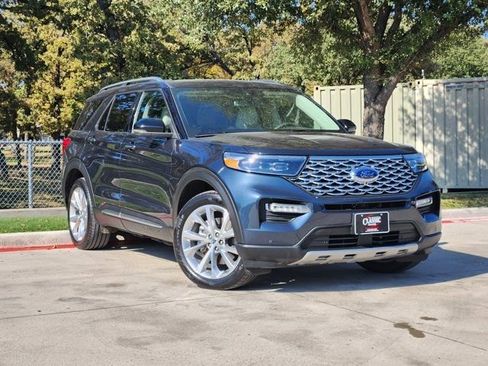Used 2023 Ford Explorer Platinum w/ Premium Technology Package image 2