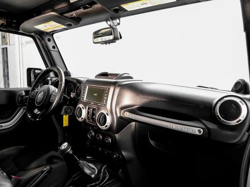 Used 2013 Jeep Wrangler Unlimited Sahara w/ Connectivity Group AWD/4WD image 13