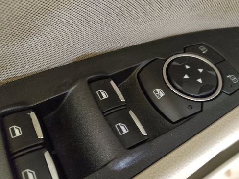 Used 2019 Ford Fusion SE image 27