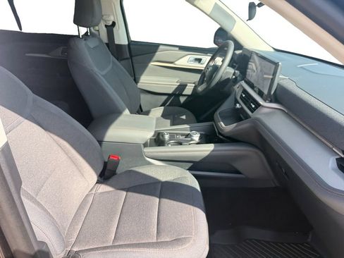Used 2025 Ford Explorer Active RWD image 16