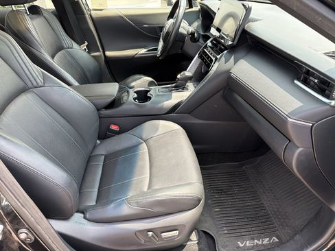 Used 2021 Toyota Venza Limited AWD/4WD image 25