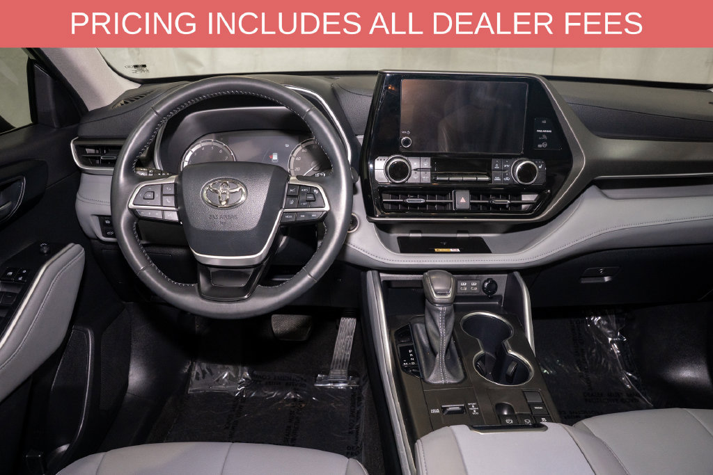 Used 2024 Toyota Highlander XLE FWD image 7
