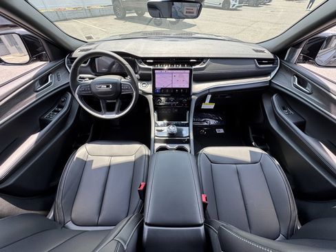 New 2025 Jeep Grand Cherokee L Limited w/ Black Appearance Package image 10