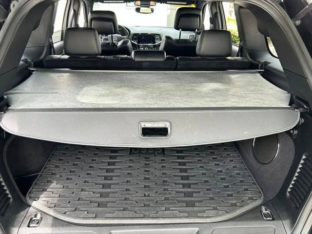 Certified 2019 Jeep Grand Cherokee Laredo w/ Laredo X Package RWD image 36