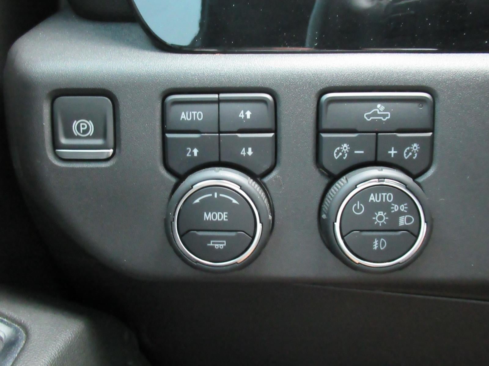 Used 2024 Chevrolet Silverado 1500 LT Trail Boss w/ Convenience Package II AWD/4WD image 25