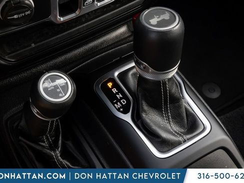 Used 2022 Jeep Wrangler Unlimited Sahara w/ Cold Weather Group AWD/4WD image 14