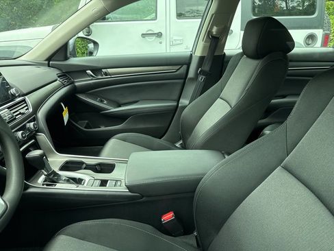 Used 2022 Honda Accord LX image 10