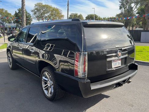 Used 2013 Cadillac Escalade ESV Premium image 6
