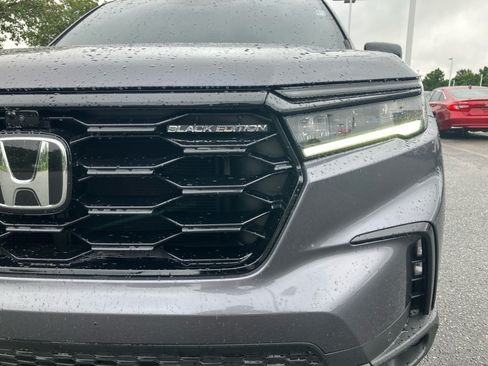 Used 2025 Honda Pilot Black Edition image 30