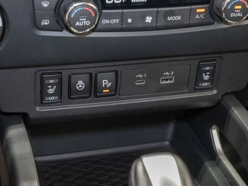 Used 2022 Nissan Frontier SV AWD/4WD image 19
