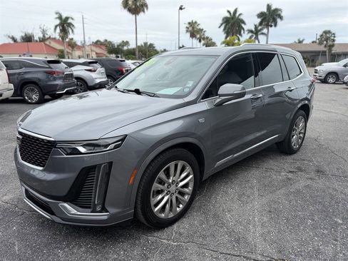 Used 2021 Cadillac XT6 Premium Luxury AWD/4WD image 4