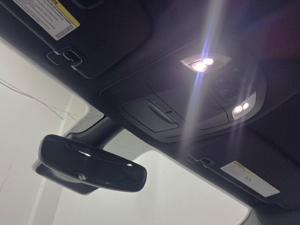 Used 2025 Chrysler Pacifica Select FWD image 30