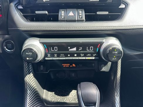 Used 2022 Toyota RAV4 XLE Premium image 19