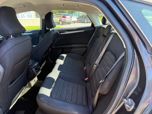 Used 2016 Ford Fusion SE FWD image 8