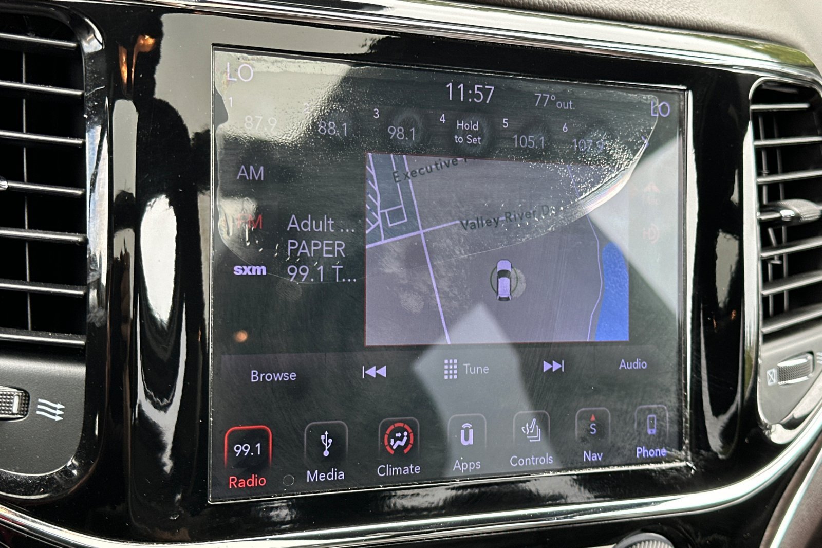 Used 2019 Jeep Grand Cherokee Overland AWD/4WD image 21