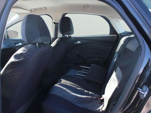 Used 2013 Ford Focus SE w/ SE Winter Pkg image 8