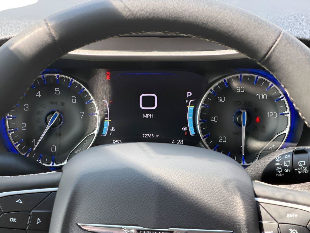 Used 2023 Chrysler Pacifica Touring-L FWD image 14