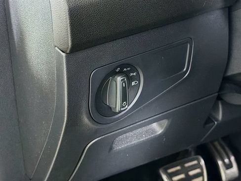 Used 2022 Volkswagen Tiguan SE R-Line FWD image 10