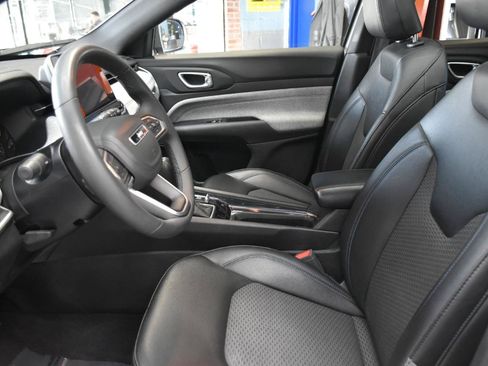 Used 2025 Jeep Compass Latitude w/ Sun & Sound Group AWD/4WD image 15