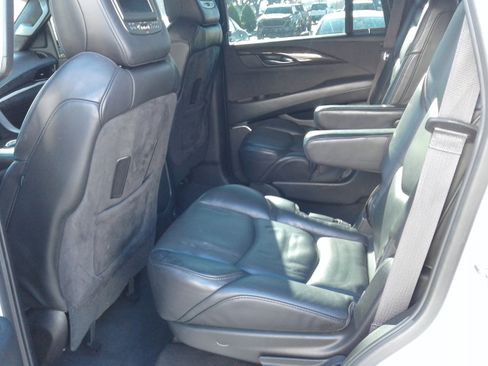 Used 2016 Cadillac Escalade Platinum image 15