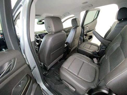 Used 2023 GMC Acadia SLT w/ LPO, Floor Liner Package FWD image 29