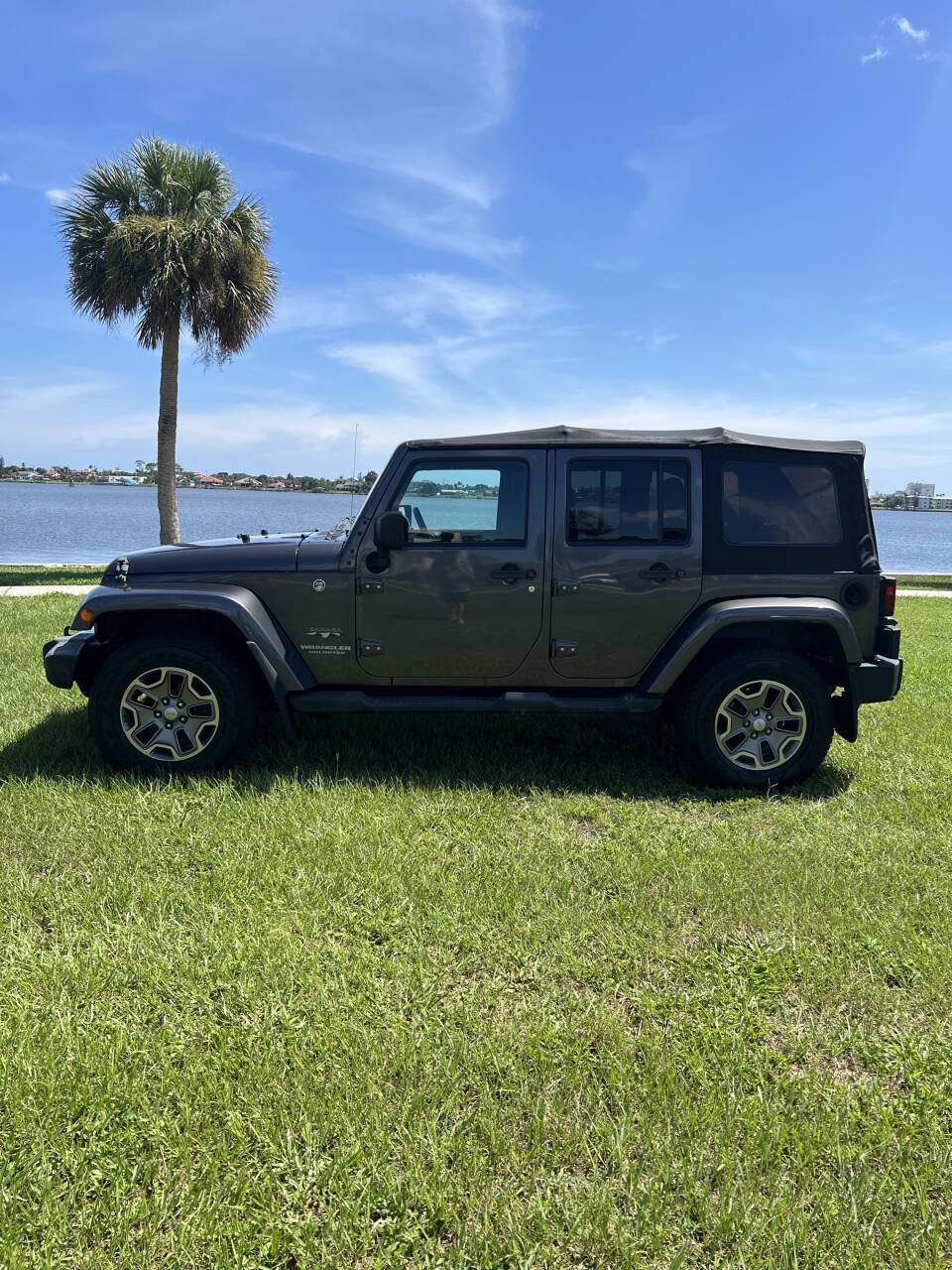 Used 2016 Jeep Wrangler Unlimited Sahara AWD/4WD image 5