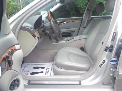 Used 2003 Mercedes-Benz E 320 Sedan image 10