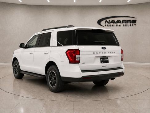 Used 2023 Ford Expedition XLT AWD/4WD image 5