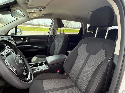 Used 2021 Kia Sorento LX image 9